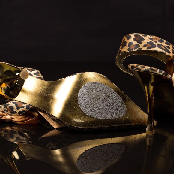 BAKERS LEOPARD HEELS. - Picture 5 of 6